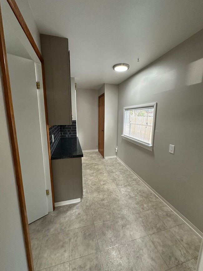 Building Photo - Great location in Meridian for this 3 bedr...