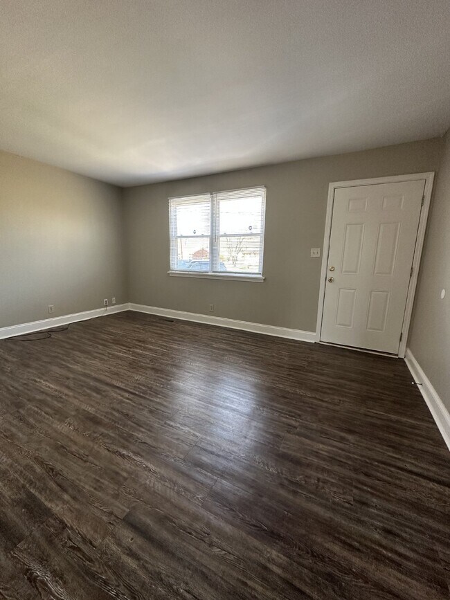 Building Photo - 335 Woodale Dr