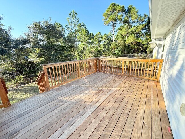 Building Photo - Beautiful Craftsman-Style Home - Open Layout