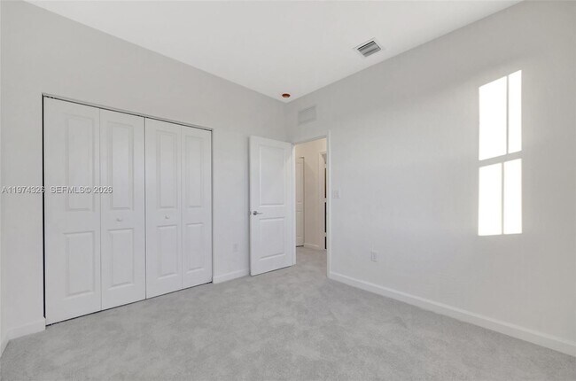 Building Photo - 2574 SE 25th Ct