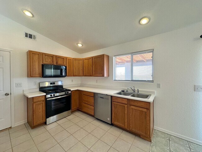Building Photo - 6582 W Hershey Wy