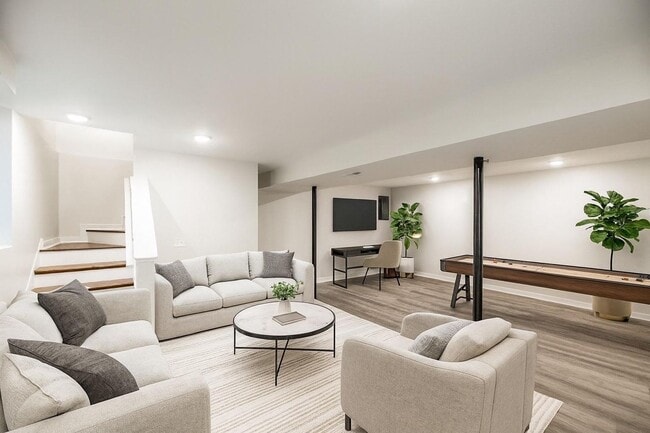 Building Photo - 418 Foothill Dr