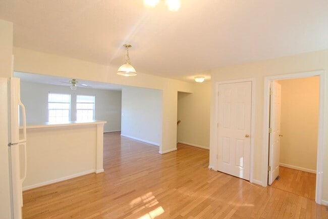 Building Photo - 351 Emerson Ln