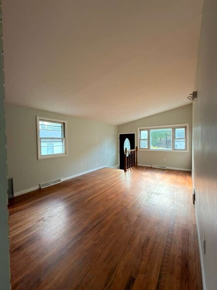 Building Photo - 86 N Lake Ave