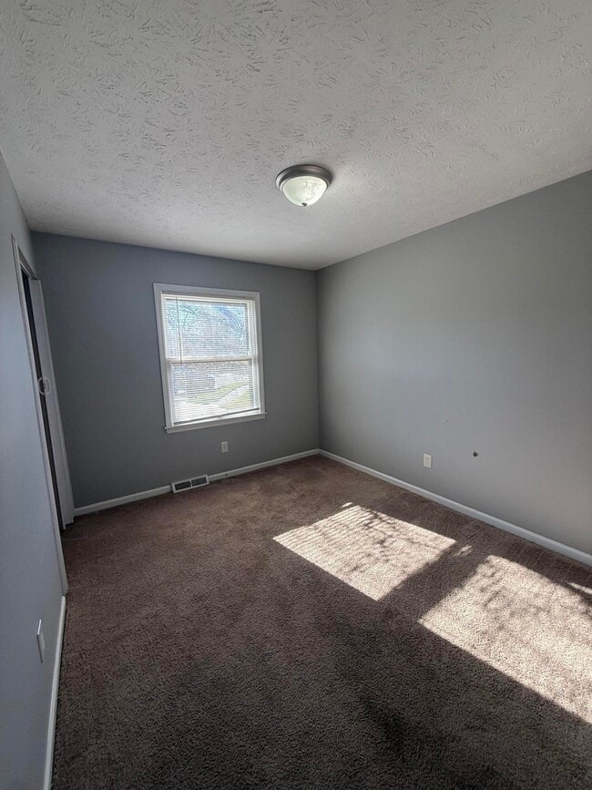 Building Photo - 388 S Eagle Creek Dr