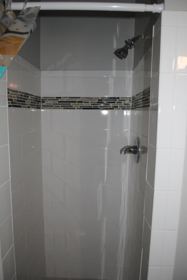 Building Photo - 9836 Longwood Cir