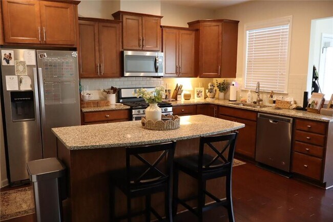 Building Photo - 701 Woodbridge Dr