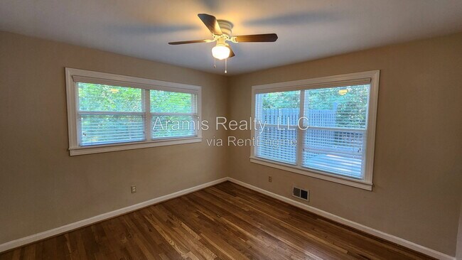 Building Photo - 1032 Homewood Ct