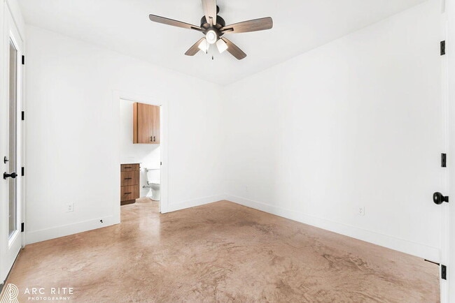 Building Photo - 2303 Toledo Ave