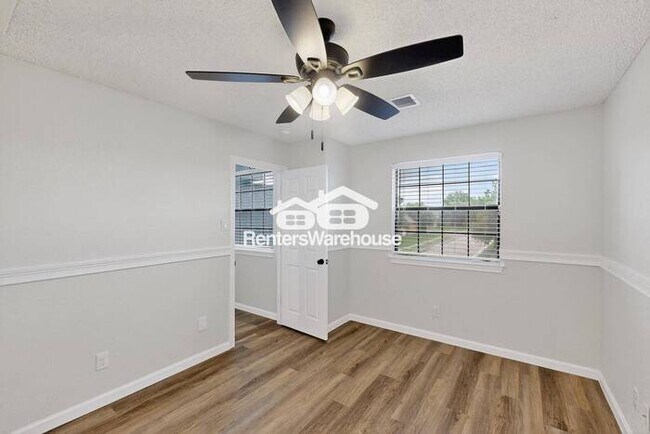 Building Photo - MOVE IN READY - 3BED/2.5BATH - CARROLLTON ...