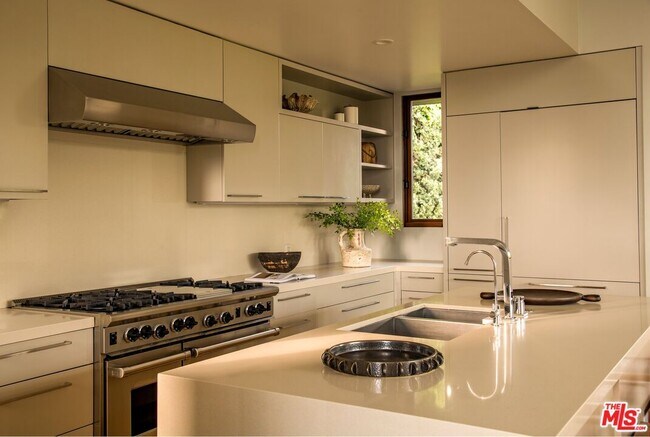 Building Photo - 3218 Maplewood Ave