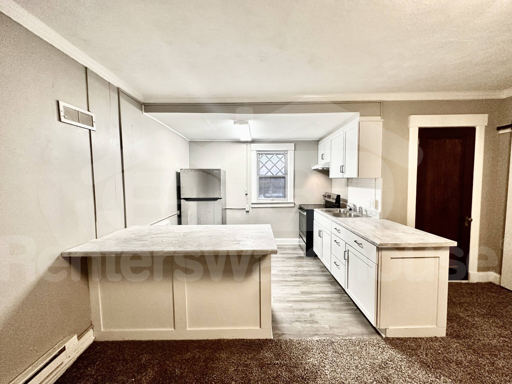 Building Photo - 2500 Grand Ave