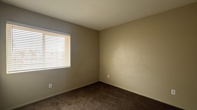 Building Photo - 4 Bed, 3 Bath Adelanto Home!!!