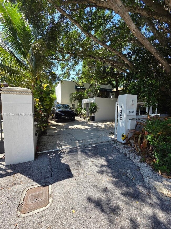 Building Photo - 2848 SW 22nd Ave