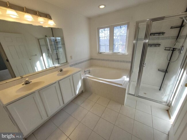 Building Photo - 4008 Spirea Ct