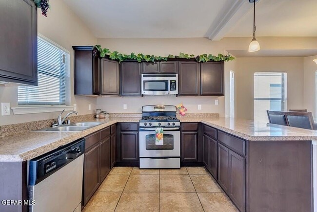 Building Photo - 12921 Hueco Cave Dr