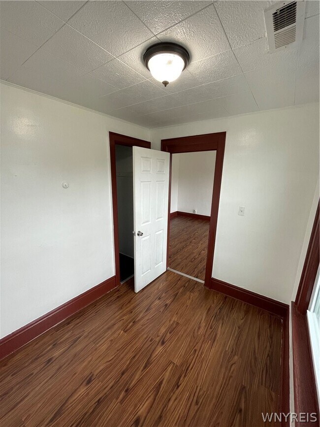Building Photo - 298 Winslow Ave
