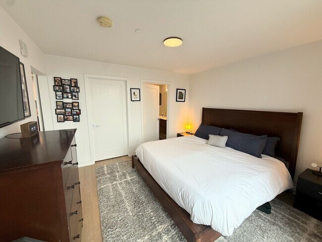 Building Photo - Gorgeous 2BD/2BA Corner Unit in the Heart of Navy Yard | Parking Included