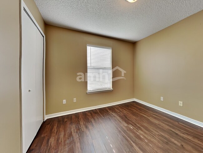 Building Photo - 2143 Featherwood Dr W