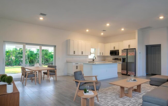 Building Photo - 10235 Stonecrop Ave