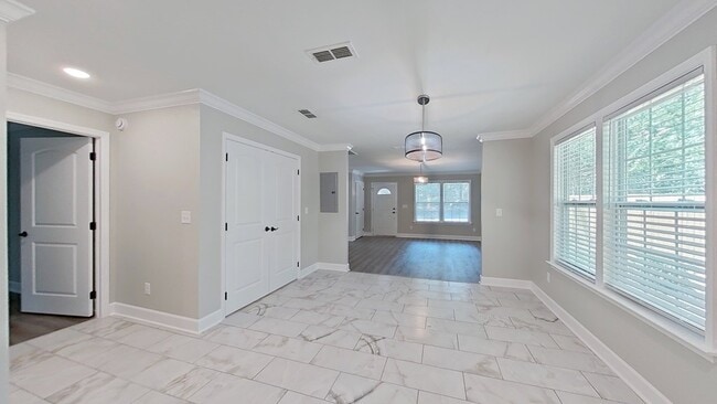 Building Photo - 211 Lucy St