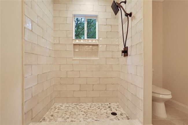 Building Photo - 1060 Regent St SW