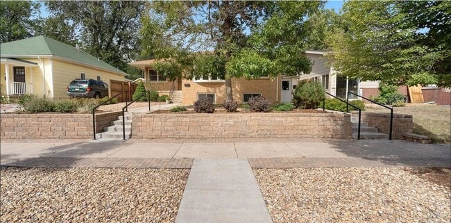 Building Photo - Old Town Duplex!