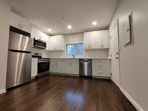 Building Photo - Coolidge Corner Area of Brookline. In-Unit Washer and Dryer, Heat, Hot Water Included, Bonus Room