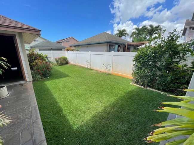 Building Photo - Newly renovated house in "Ewa Beach"