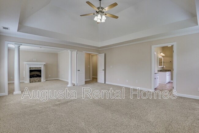 Building Photo - 180 Kenilworth Dr