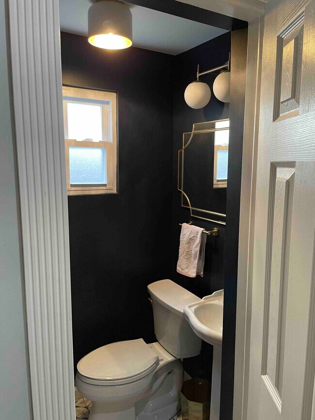 Building Photo - 15 Bond St