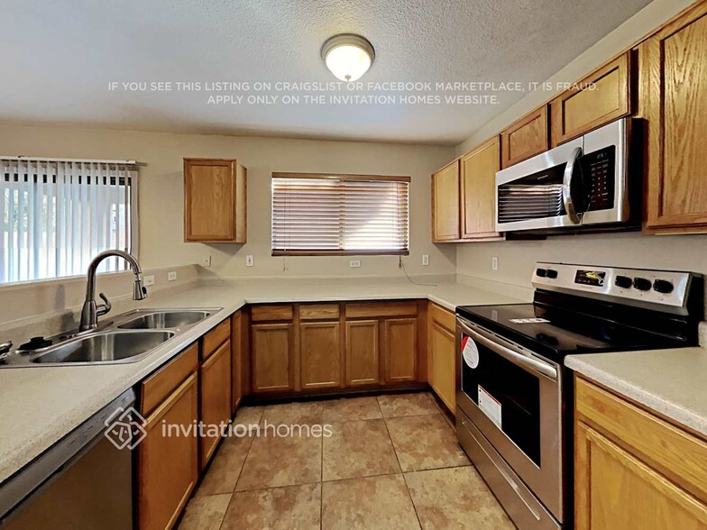 Building Photo - 9549 W Monte Vista Rd