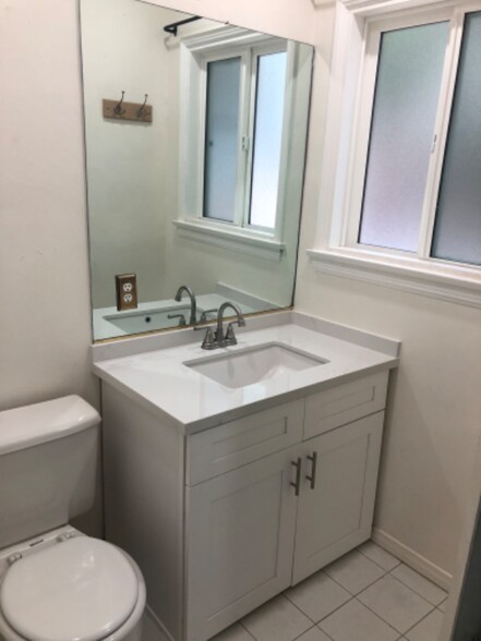 Building Photo - 2721 E Chevy Chase Dr
