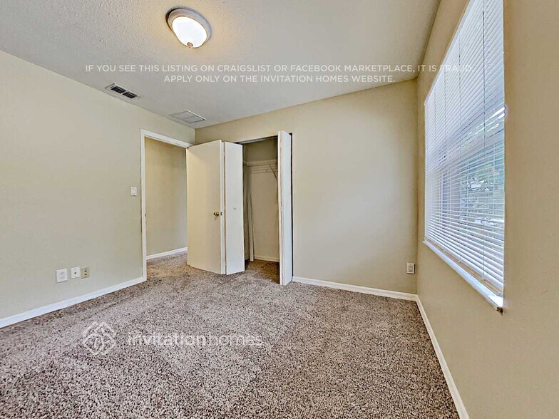 Building Photo - 384 St Dunstan Way