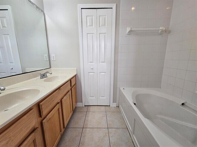 Building Photo - 2051 Cypress Bay Blvd