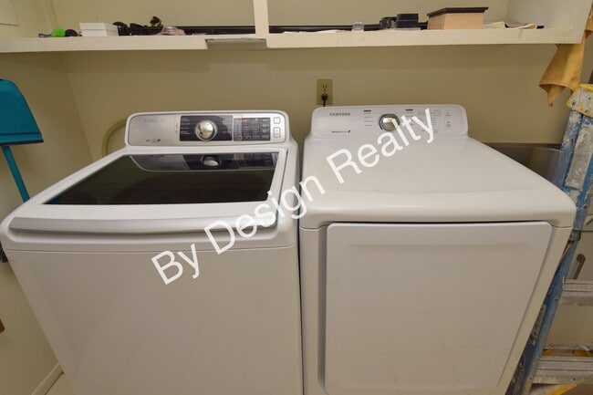 Building Photo - 55+ Townhome for Rent - Spacious 3BR/2BA w...