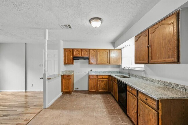 Building Photo - 4710 Meadow Park Dr