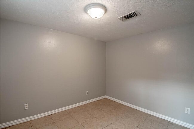 Building Photo - 26620 Primrose Ct