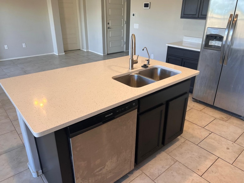 Building Photo - 6183 S Water Fountain Dr