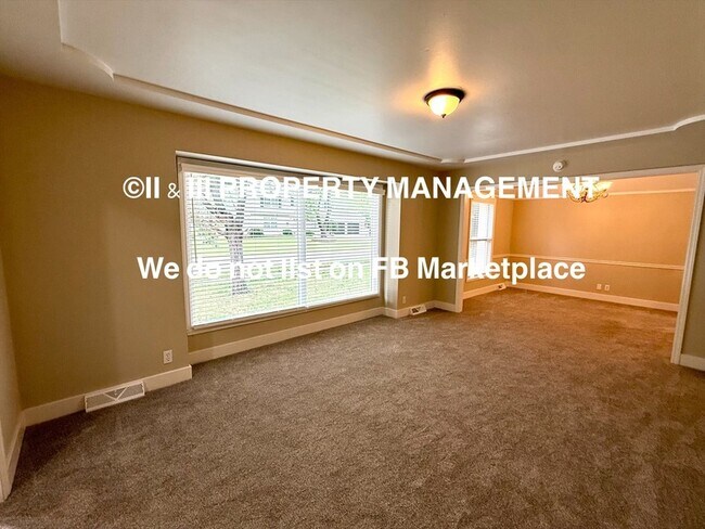 Building Photo - 9425 Carter Dr