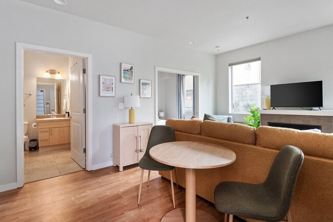 Building Photo - 1607 NW Davis St