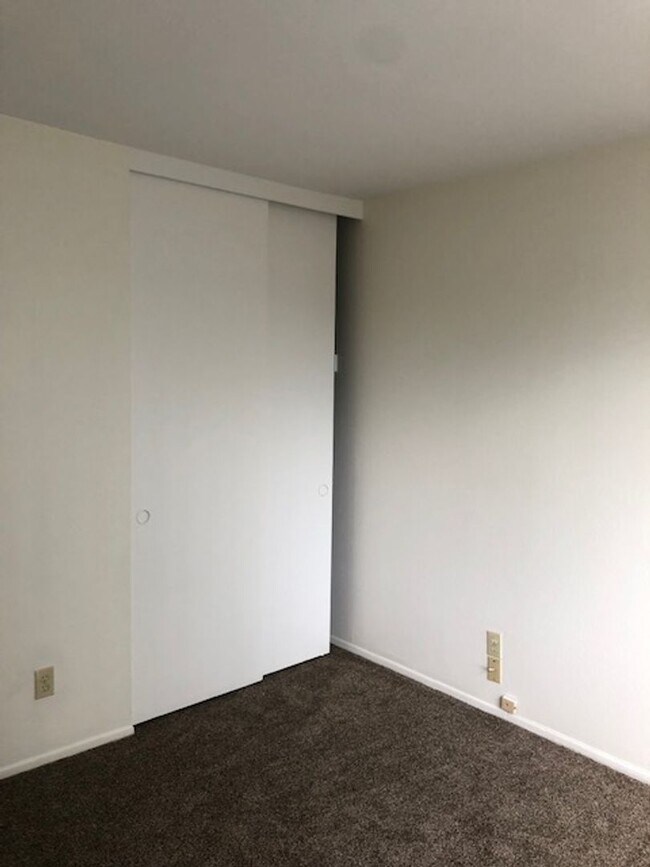 Building Photo - 4 Bed/2.5 Bath  Two Story Home in San Diego