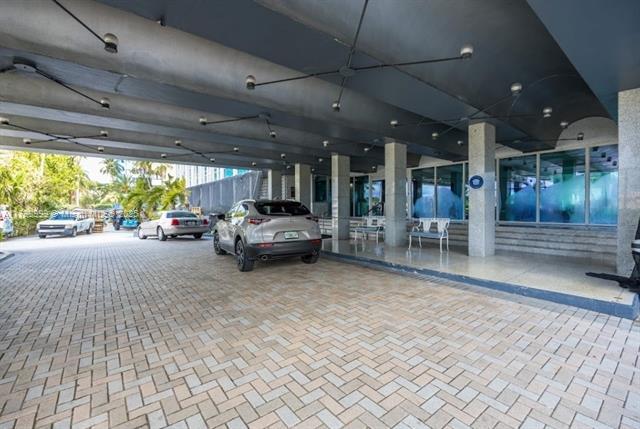 Building Photo - 5055 Collins Ave