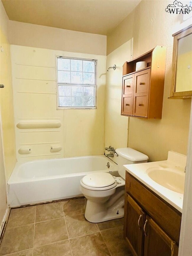 Building Photo - 2407 Carrigan Ave