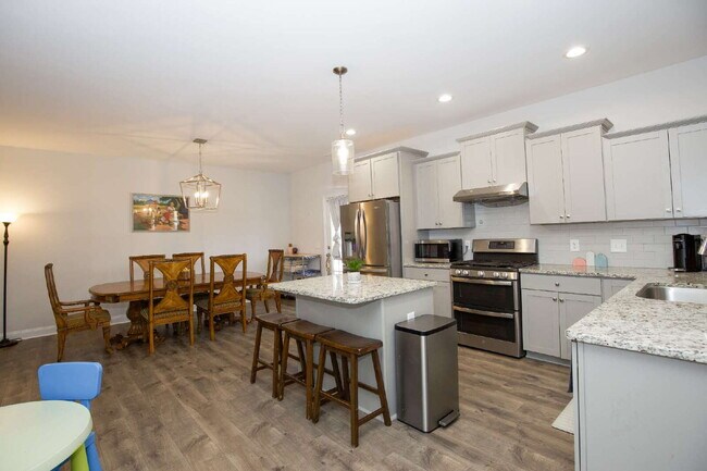 Building Photo - "Spacious 4-Bedroom Gem with 3 Full Baths - 2344 Sq Ft of Comfort on Stackhouse Drive!"