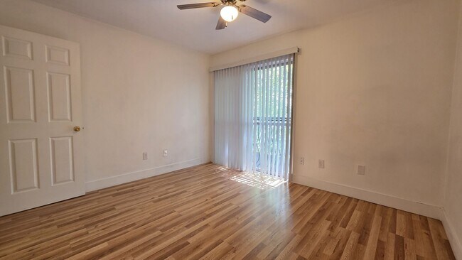 Building Photo - 1 bed, 1 bath, 2nd floor, condominium