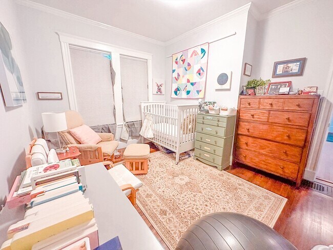 Building Photo - 35 Hillock St