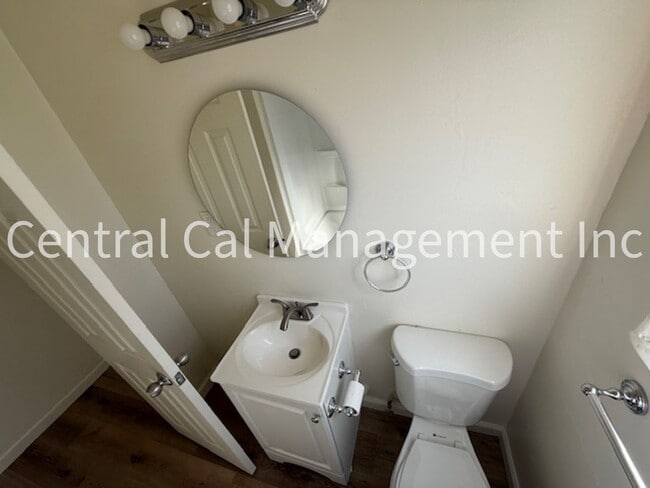 Building Photo - 517-521 Sycamore Ave