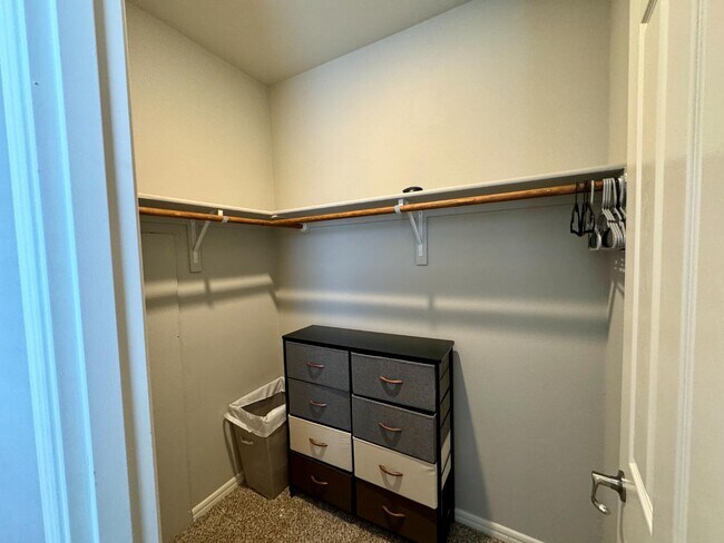 Building Photo - 551 Summit Trl