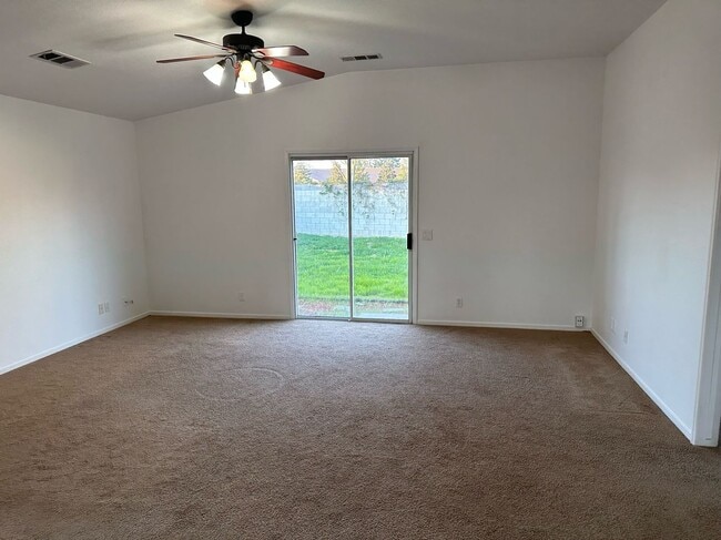 Building Photo - 1724 E Country Ct